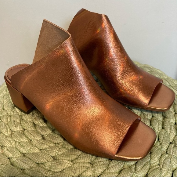 NWOB Kelsi Dagger Brooklyn Sabrale Metallic Cooper Leather Peep Toe Slide Sandal - Picture 2 of 11